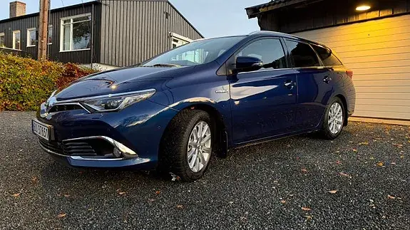 Toyota Auris 2015 photo 4