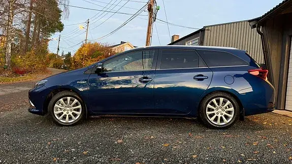 Toyota Auris 2015 photo 2