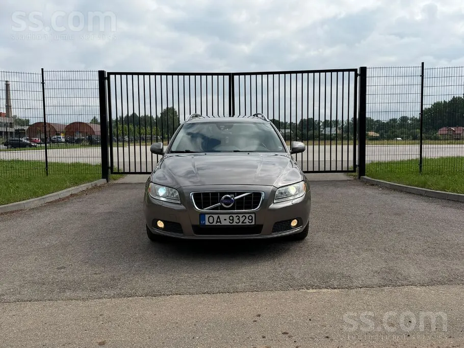 Volvo V70 2012 photo 3