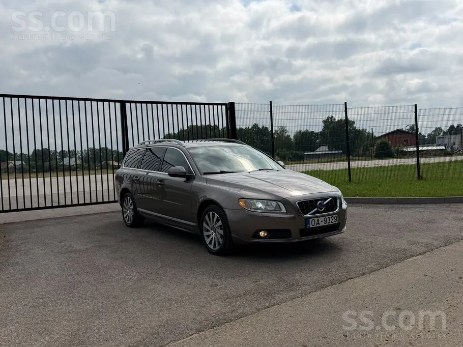 Volvo V70 2012 photo 2