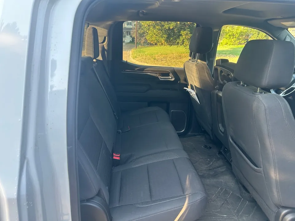Chevrolet Silverado 1500 2023 photo 3