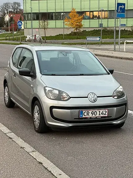 Volkswagen Up 2013 photo 2