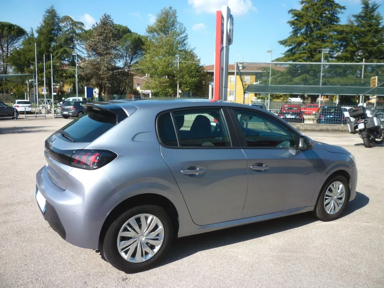 Peugeot 208 2021 photo 2