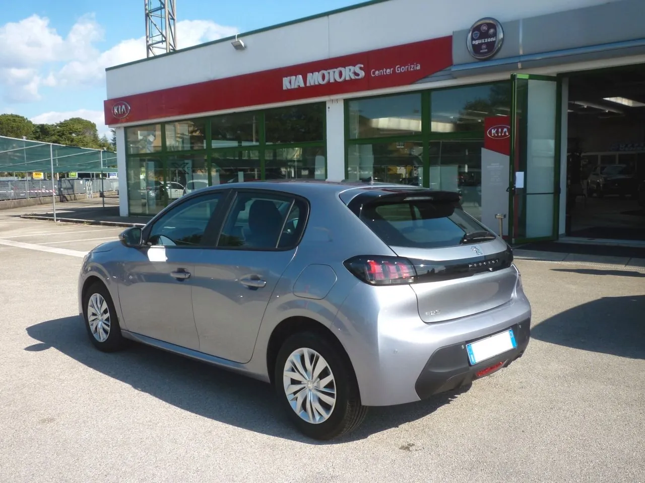Peugeot 208 2021 photo 3