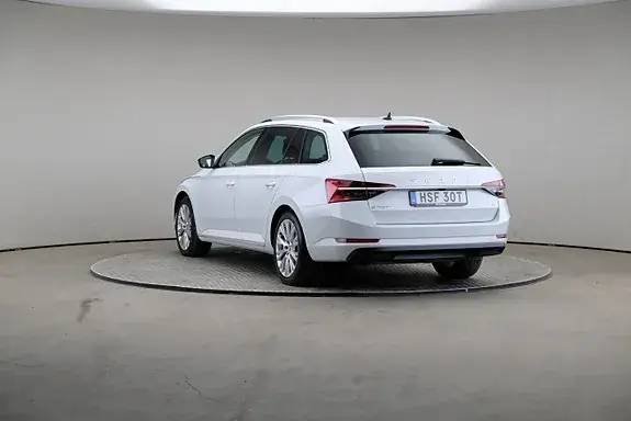 Skoda Superb 2023 photo 2