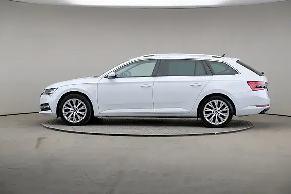 Skoda Superb 2023 photo 4
