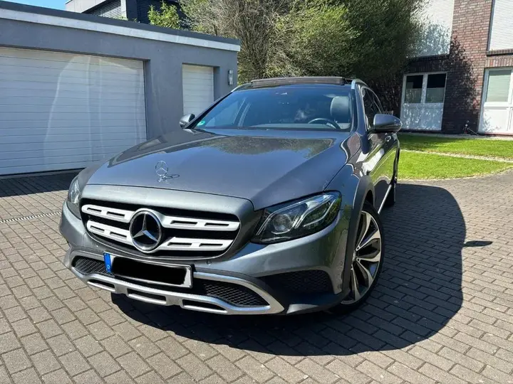 Mercedes-Benz E 220D