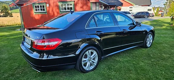 Mercedes-Benz E200 D 2011 photo 3