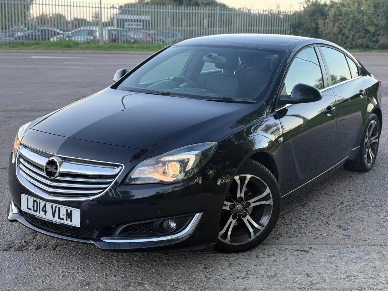 Vauxhall Insignia 2014 photo 2