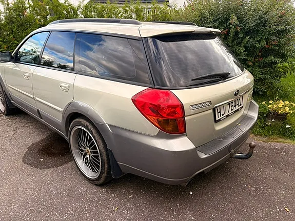 Subaru Legacy 2005 photo 2