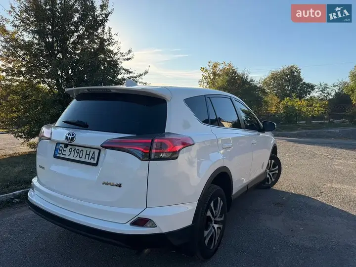 Toyota Rav4 2018 photo 2