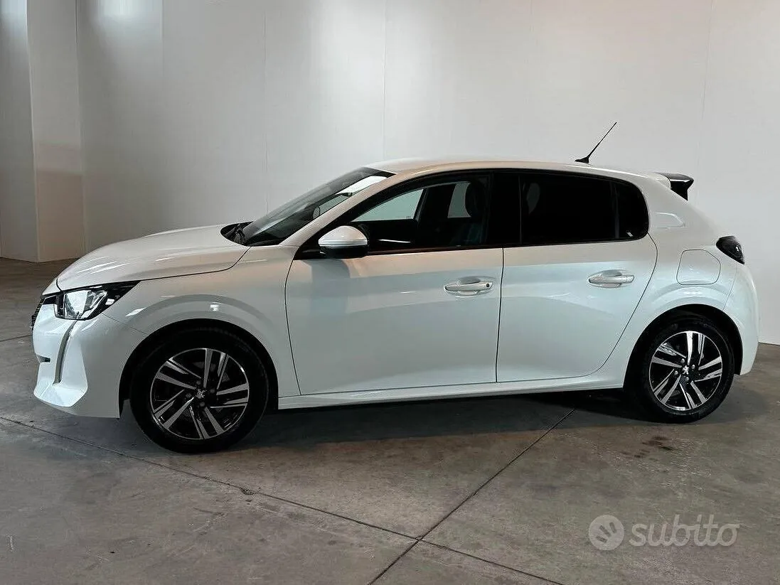 Peugeot 208 2021 photo 2