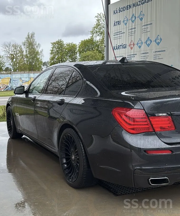 BMW 740 2010 photo 4