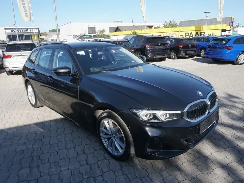 BMW 3 Series 2022 photo 3
