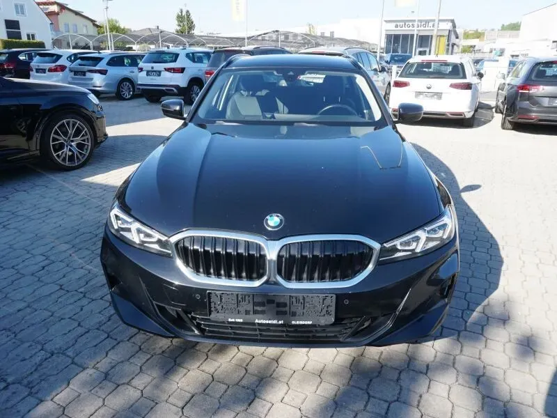 BMW 3 Series 2022 photo 2