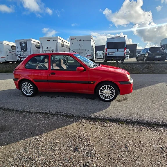 Ford Fiesta 2000 photo 5