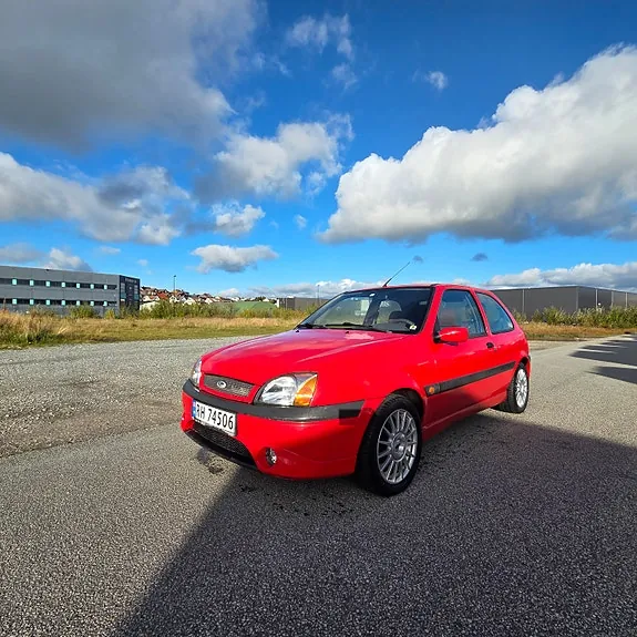 Ford Fiesta 2000 photo 2