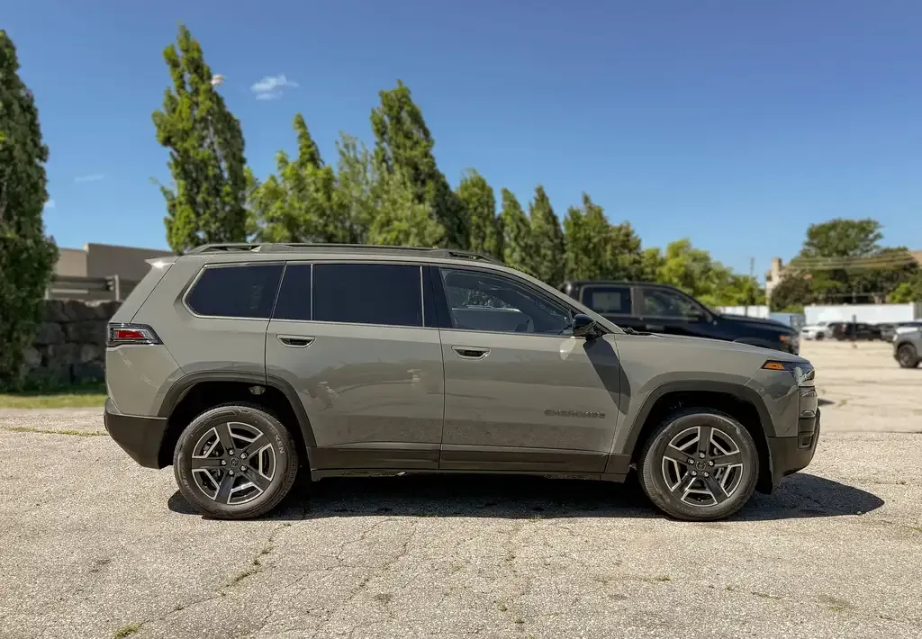 Jeep Cherokee 2026 photo 4
