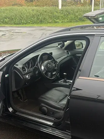 Mercedes-Benz C200 2011 photo 4