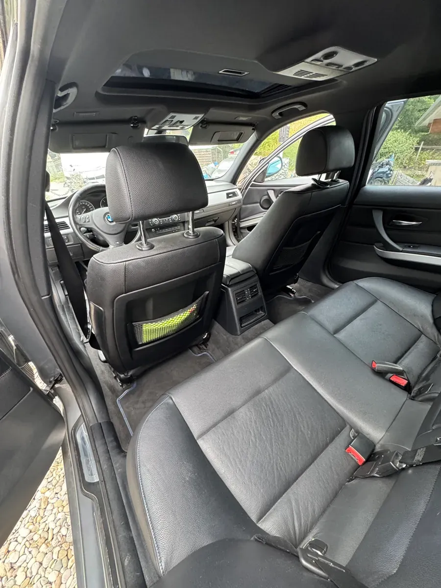 BMW 3 Series 2011 photo 3