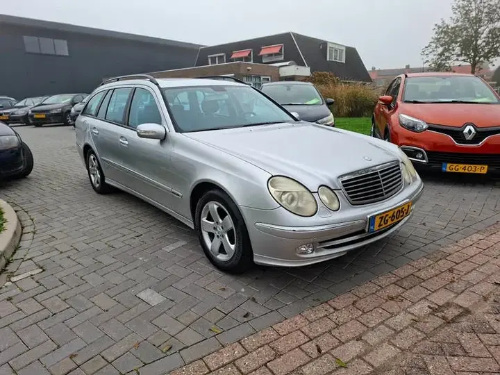 Mercedes-Benz E-Class 2004 photo 3