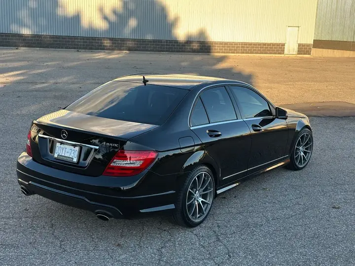 Mercedes-Benz C-Class 2012 photo 3