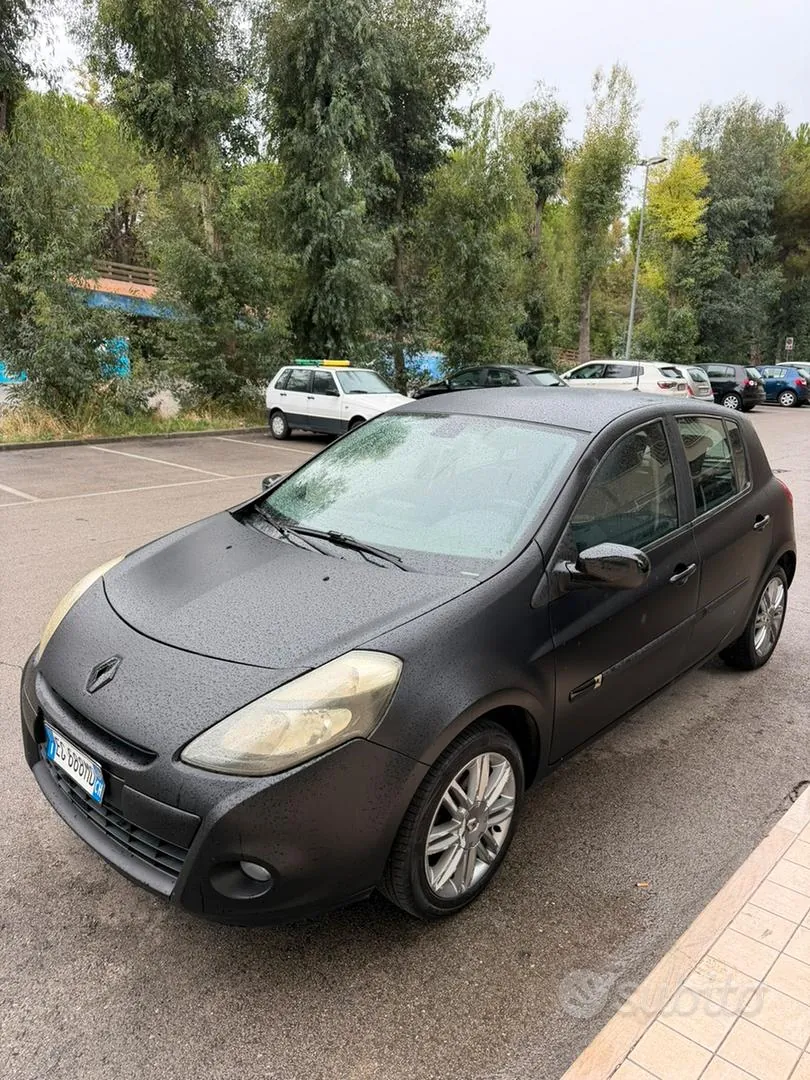 Renault Clio 2011 photo 2