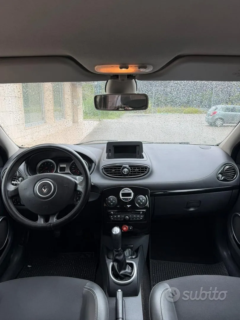 Renault Clio 2011 photo 5
