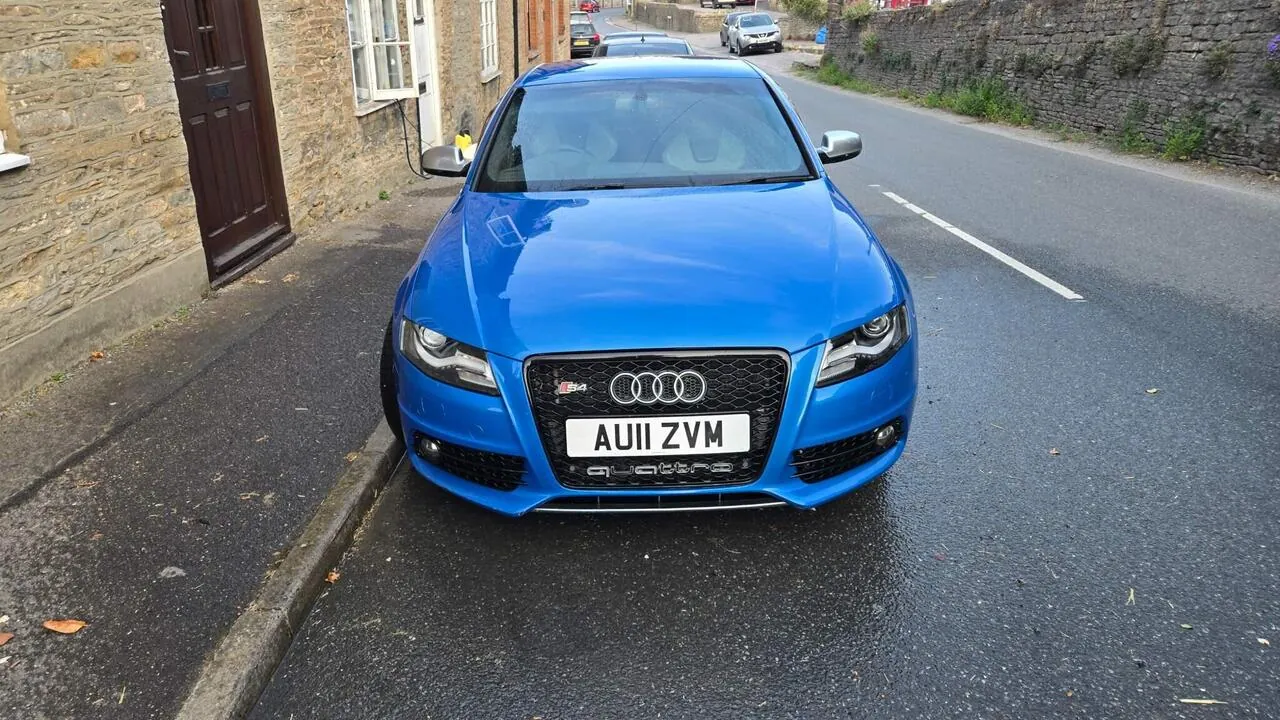 Audi S4 2011 photo 2