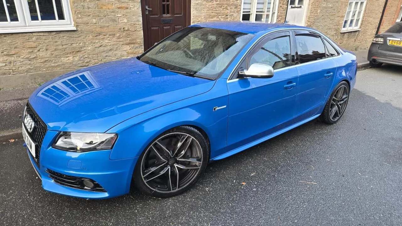 Audi S4 2011 photo 3