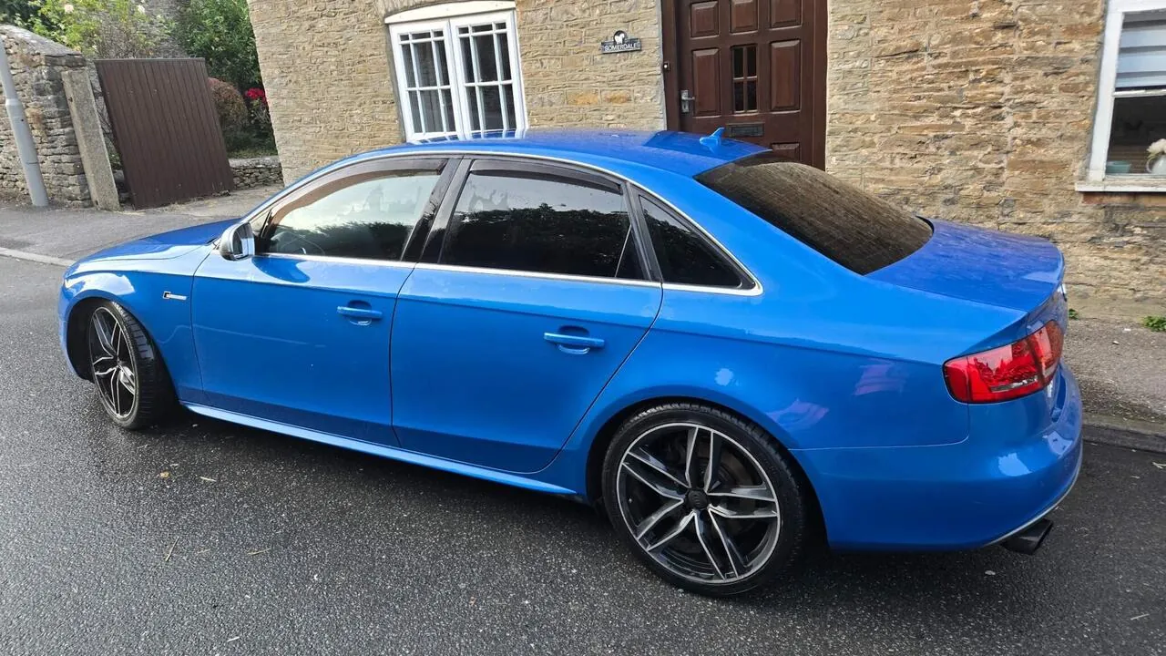 Audi S4 2011 photo 4