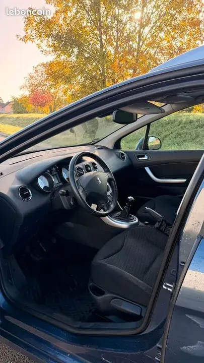Peugeot 308 2008 photo 4