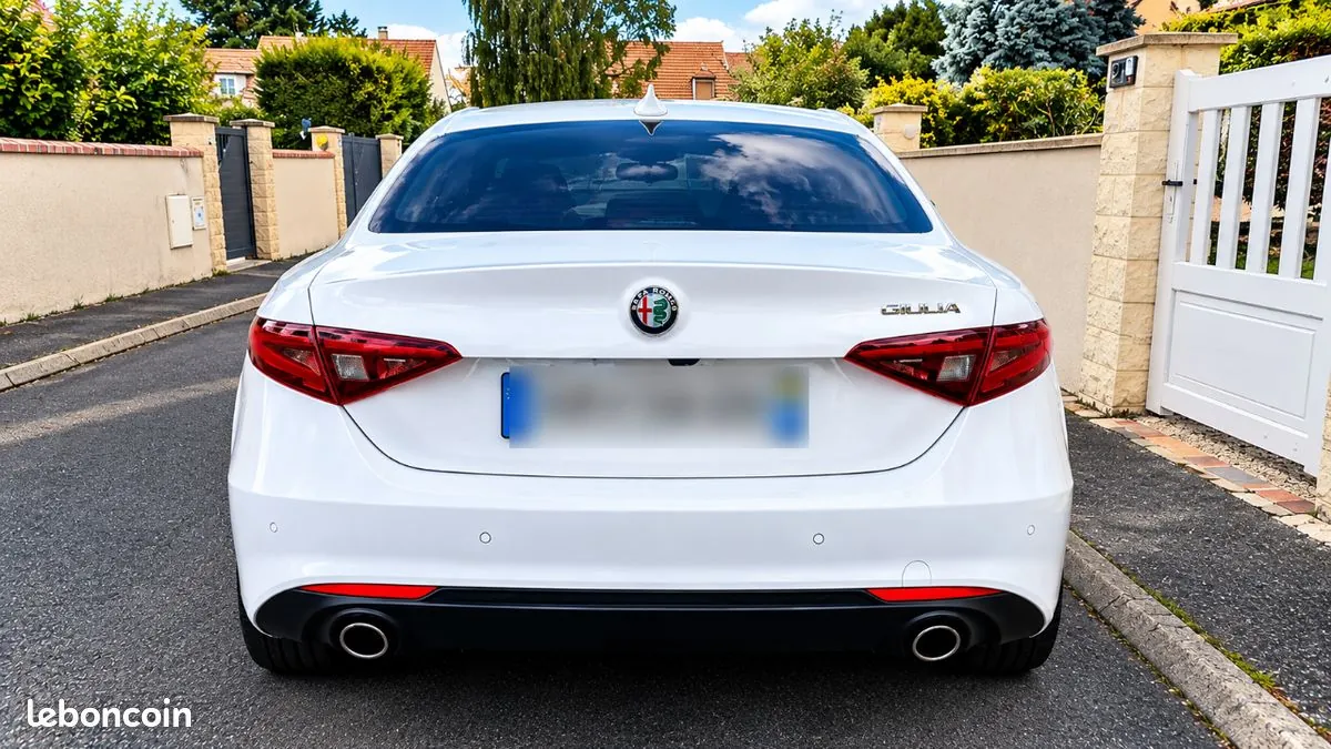 Alfa Romeo Giulia 2017 photo 2
