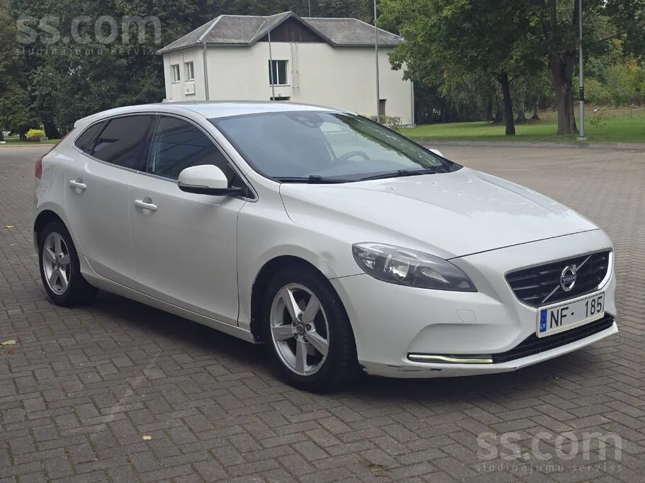Volvo V40 2013 photo 2