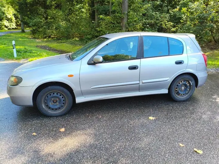 Nissan Almera