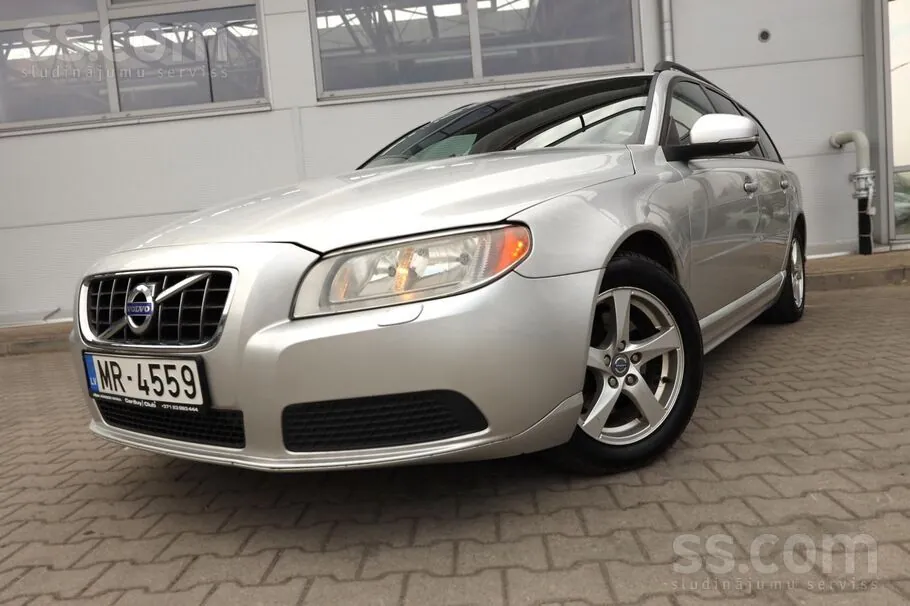 Volvo V70 2012 photo 2