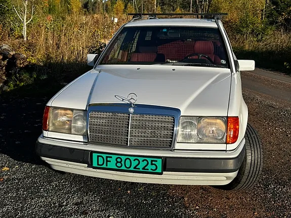 Mercedes-Benz E300 1990 photo 3