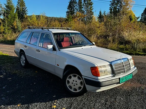 Mercedes-Benz E300 1990 photo 4