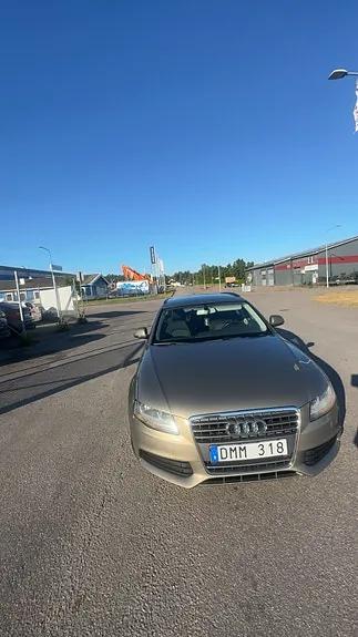 Audi A4 2009 photo 2