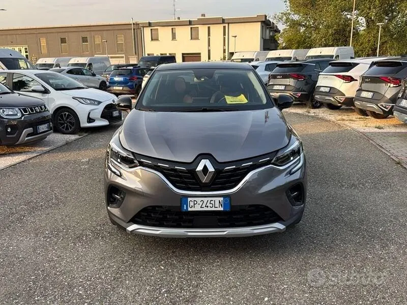 Renault Captur 2023 photo 2