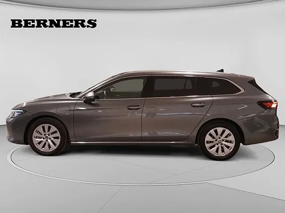 Volkswagen Passat 2025 photo 2