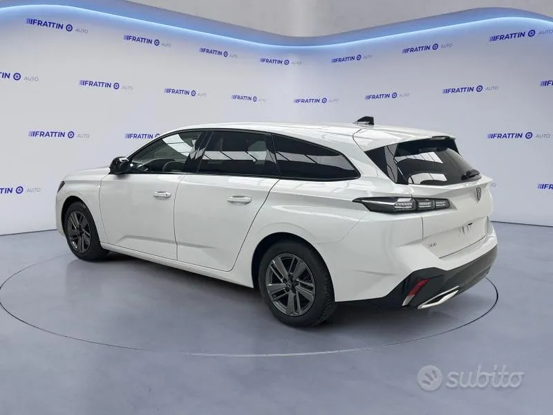 Peugeot 308 2024 photo 2