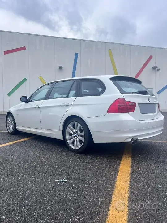 BMW 320D 2011 photo 2