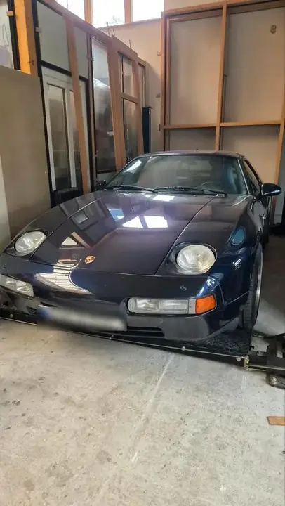 Porsche 928