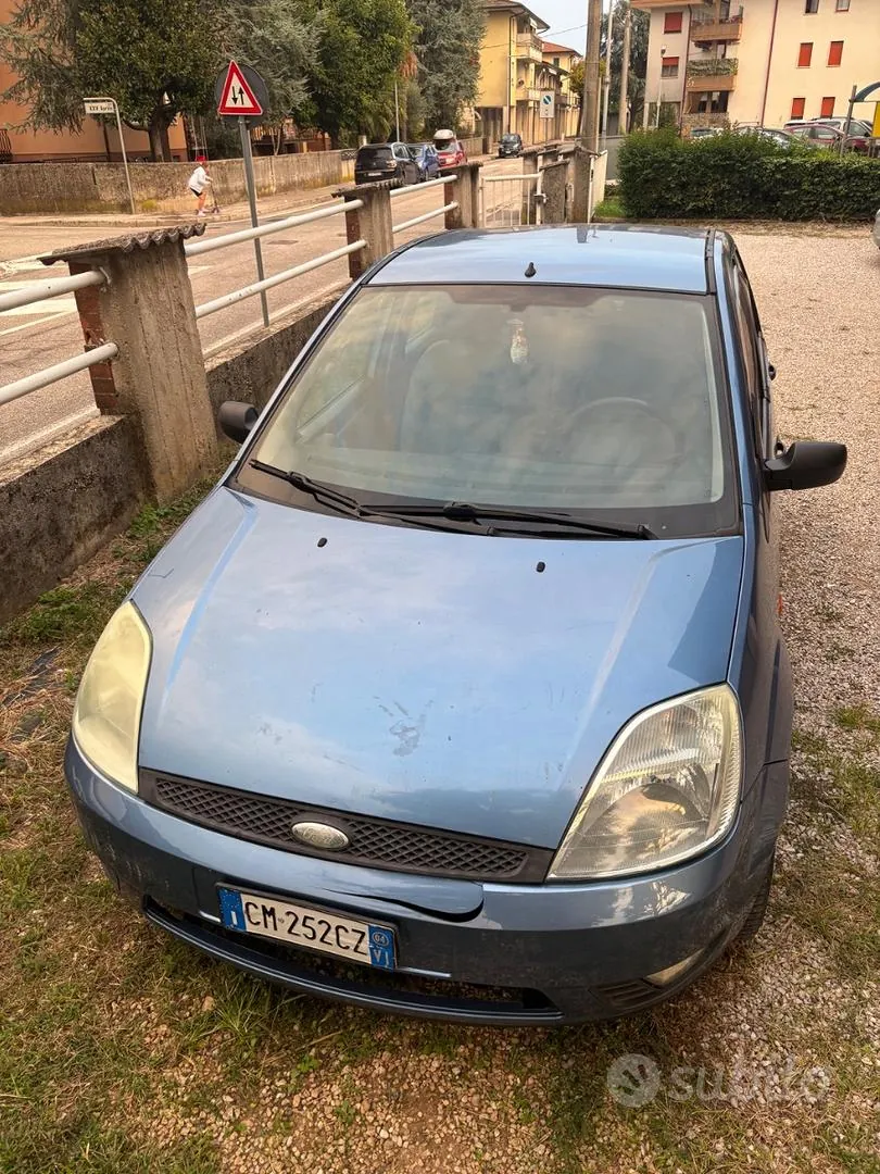 Ford Fiesta 2004 photo 2