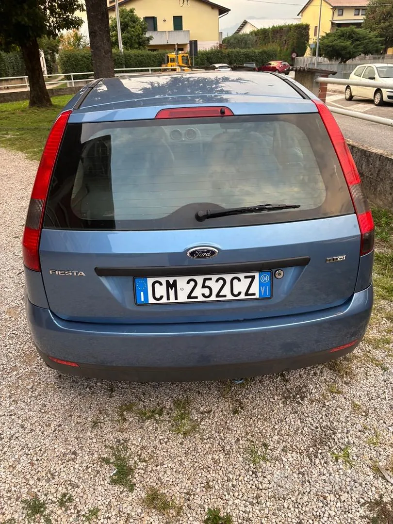 Ford Fiesta 2004 photo 3
