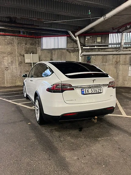Tesla Model X 2017 photo 2