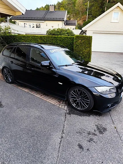 BMW 320D 2009 photo 4