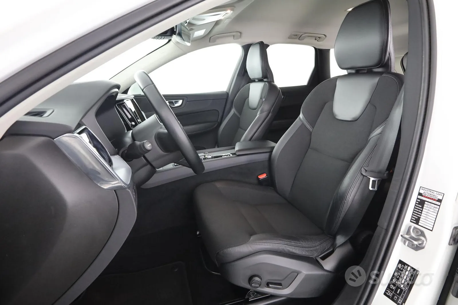 Volvo Xc60 2021 photo 2