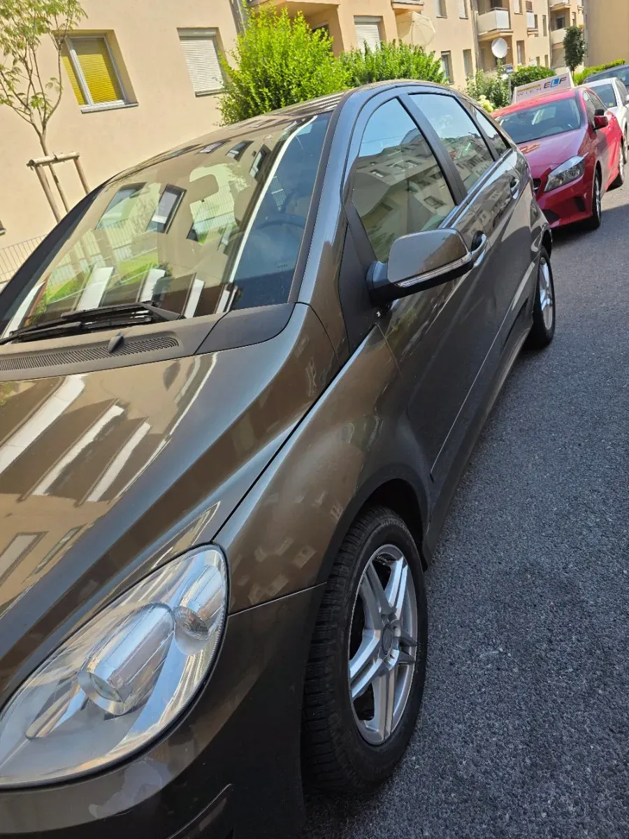 Mercedes-Benz B-Class 2009 photo 2